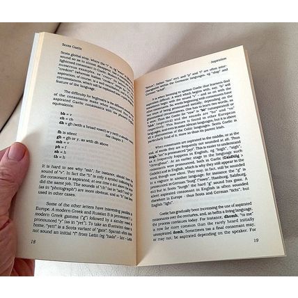 Scots Gaelic: A Brief Introduction by George McLennan : Paperback book .