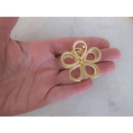 Medium/small gold metal star flower or triangle hair claw clip