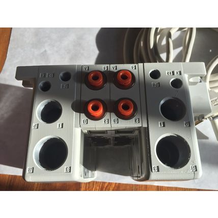 NEW SMC VV5QC41 02N7TFD3 PNEUMATIC VALVE MANIFOLD VQ 4000 8MC SMC 050,VLV,AM
