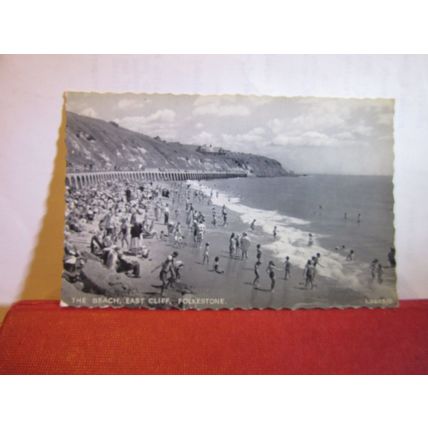 EAST CLIFF BEACH, FOLKESTONE KENT unused vintage postcard by Valentine =