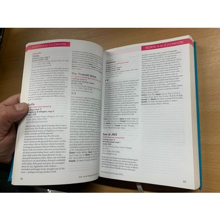 2015 "THE GOOD FOOD GUIDE 2016" HARDBACK BOOK (P5)