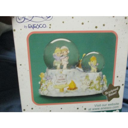 2000 Precious Moments Musical Waterball Plays "The Tune Skater Waltz