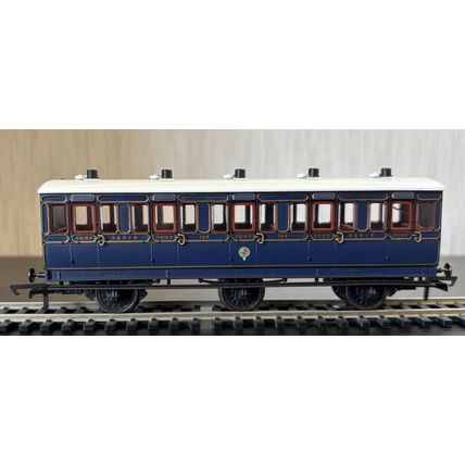 Hornby R40298 S&DJR 3rd Class 6 Wheel Navy Blue Coach No. 109, Maglights - BNIB