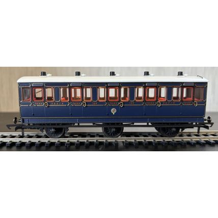 Hornby R40298 S&DJR 3rd Class 6 Wheel Navy Blue Coach No. 109, Maglights - BNIB