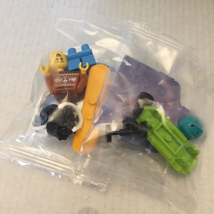 NEW Official Lego Holiday Snowboarder Minifigure & Skateboard Mini set