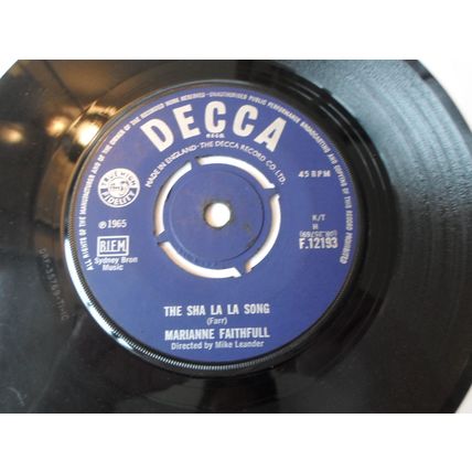 7" 1965. MARIANNE FAITHFULL, SUMMER NIGHTS. DECCA F12193. THE SHA LA LA- EXCELLE