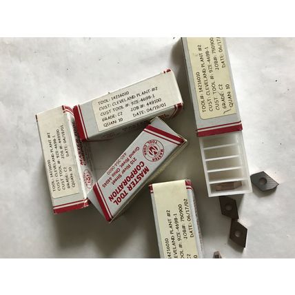 LOT 50 MASTER TOOL 14216010 CARBIDE CUTTING INSERT 9ZE-4698-1 GRADE C2 751000,AH