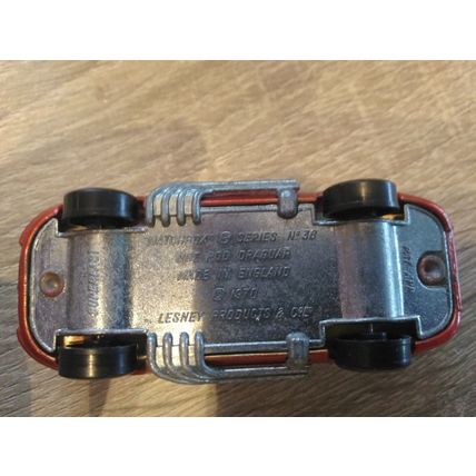 Matchbox No36 Draguar - Red - White interior