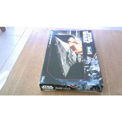 STAR WARS: IMPERIAL STAR DESTROYER Model Kit: 1:12300 (Revell) New & Sealed