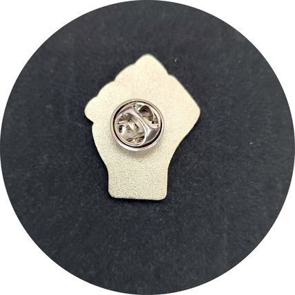 Black Fist Northern Soul Pin Badge Enamel 3.1 cm x 2.5 cm Gift BLM Lapel BA34