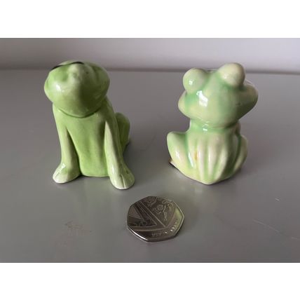 2 X SMALL CERAMIC FROGS