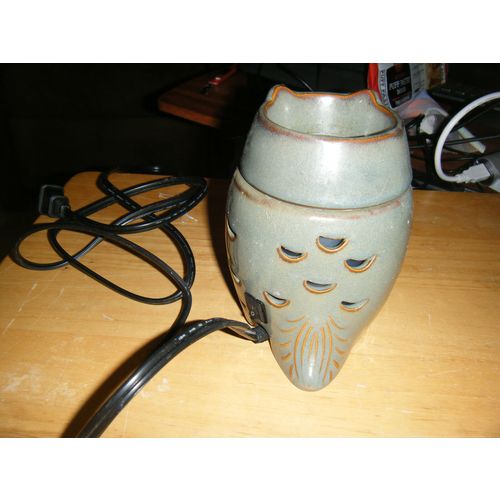 Partylite 2-Piece Owl Shaped Electric ScentGlow Warmer #P91519