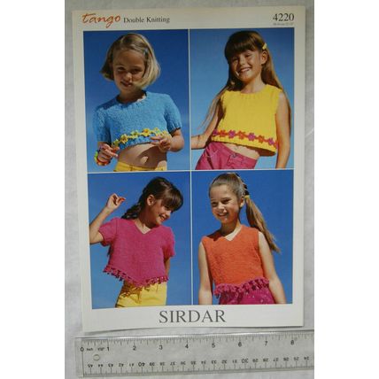 Vintage: Sirdar 4220 tops with flower edgings, DK, 22-32 inch, 56-81 cm