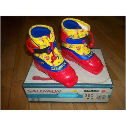 SALOMON SX TEAM MINI Size UK 9/10 SKI BOOTS Childs Junior Childrens - New