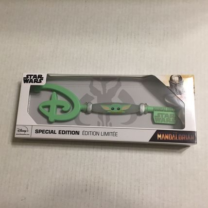 New Star Wars: The Mandalorian The Child Collectible 6'' Key