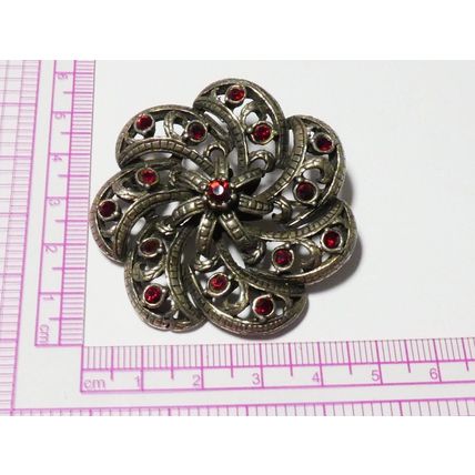 VINTAGE 1940-s Large Pewter Deep Red Rhinestone Ornate Swirl Floral BROOCH
