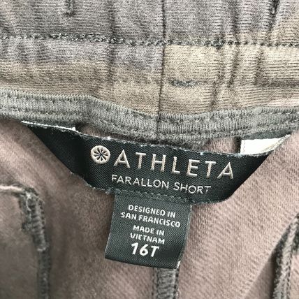Athleta green camo farallon short pockets, drawstring, elastic waistband sz. 16T