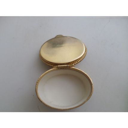 Gold Coloured Metal - Trinket/Pill Box - Onyx (?) on Lid