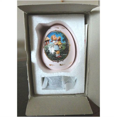 Porcelain egg Kiss Me 1994 M. I. Hummel Danbury Mint vintage collectible