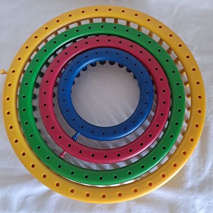 LOT 4 ROUND KNITTING LOOMS Knit Circular Hat Scarf Socks Stitch Sewing Plastic