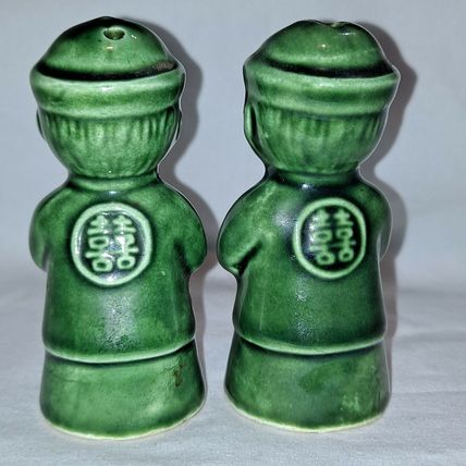 Vintage ASIAN MAN SALT & PEPPER SHAKERS Set Ceramic Chinese Japanese Grn Ceramic