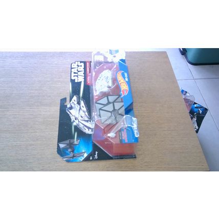 STAR WARS - First Order Tie Fighter vs Millennium Falcon - Hot Wheels Twin Pack