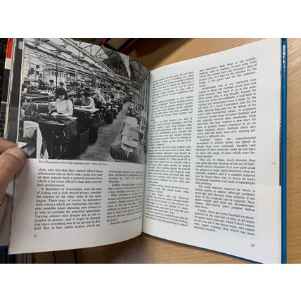 1969 "KENNETH WOLSTENHOLME'S BOOK OF WORLD SOCCER" FOOTBALL HARDBACK BOOK (P4) B
