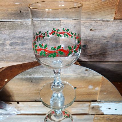 Libbey Christmas Holly Stemmed Wine Glass