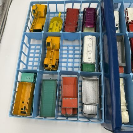 Vintage 1968 Official Lesney Matchbox Deluxe Collector Case Full Of Lesney Cars