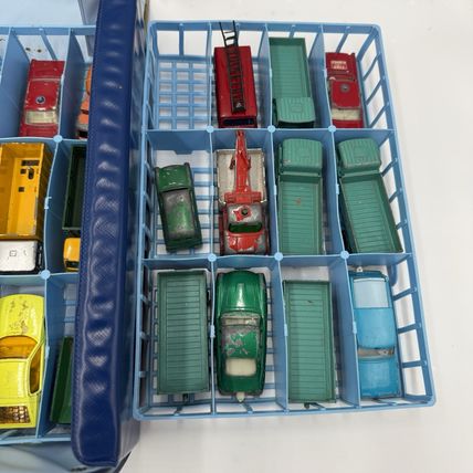 Vintage 1968 Official Lesney Matchbox Deluxe Collector Case Full Of Lesney Cars