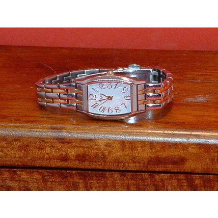 Pre-Owned Fragra FR046L Dress Analog Watch