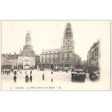 62 - Calais - place d'armes et le beffroi