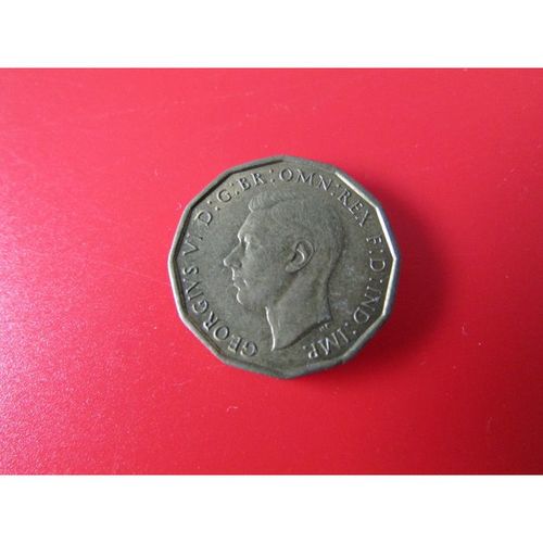 1943 GEORGE VI BRASS THREEPENCE - COIN - 2 FREE POST. Q