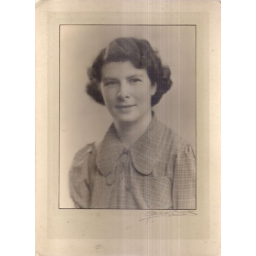 PORTRAIT PICTURE OF YOUNG LADY vintag by Guttenberg Ltd, Oxford St. Manchester =
