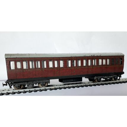 HORNBY MECCANO - BURGUNDY 1st Class COACH - TIN-PLATE 19 cm - FAIR to GOOD