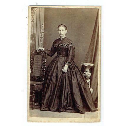 Victorian cdv photo young woman long frock Stoke Newington photographer