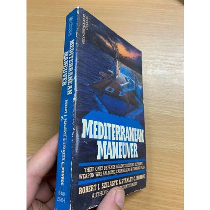 1984 1ST EDITION "MEDITERRANEAN MANEUVER" WAR FICTION USA PAPERBACK BOOK (P2)
