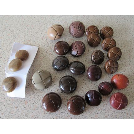 Buttons Football x 25 Plastic Rear Shank Mixed Colours Sizes 15mm to 20mm