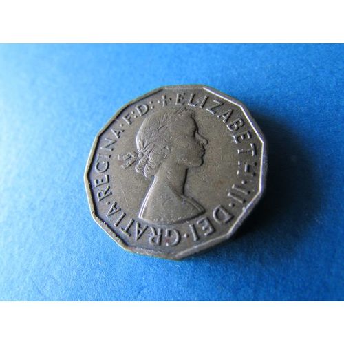 1956 QUEEN ELIZABETH II BRASS THREEPENCE - COIN - 4 FREE POST. AB