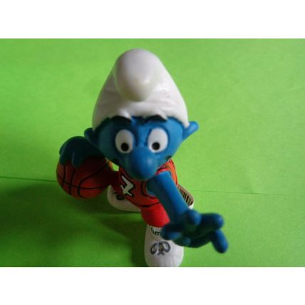 Basketball smurf with number seven on his top