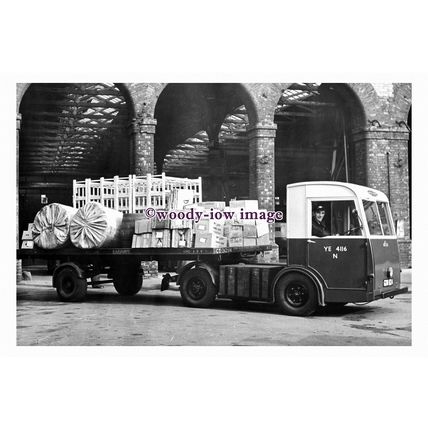 pu3065 - BR - Electric Tractor at Hull, No.YE4116 N, in 1952 - print 6x4