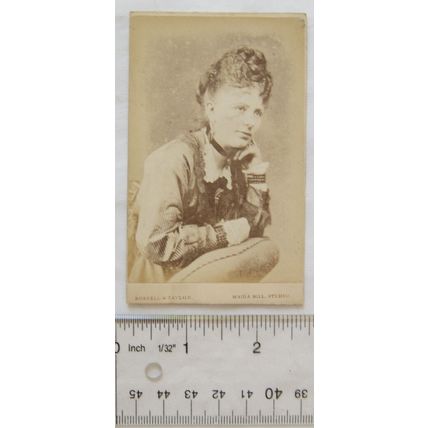 Carte-de-visite Russell & Taylor, Maida Hill Studio, London - lady