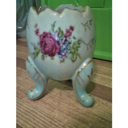 Figurine Three footed egg light blue with floral decal