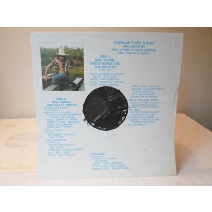 LP. 1977. NEIL YOUNG .AMERICAN STARS N BARS. K54088. RECORD N/M . SLEEVE N/M .