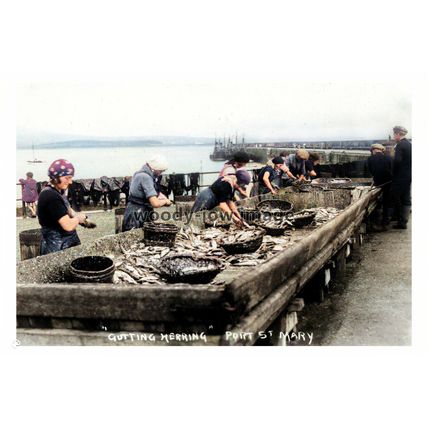ptc2252 - I.O.M. - Fisherwomen Gutting Herrings at Port St. Mary - print 6x4