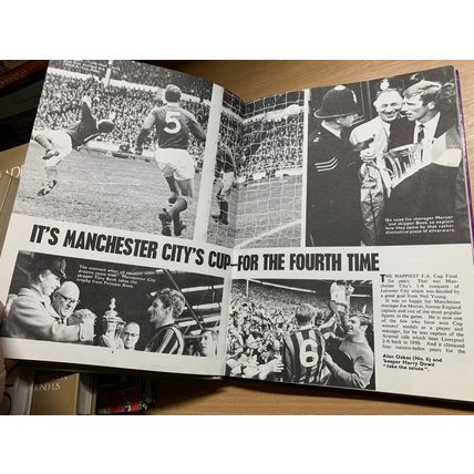 1969 "FOOTBALL STAR PARADE 1969-1970" RON YEATS UK FOOTBALL HARDBACK BOOK (P4)
