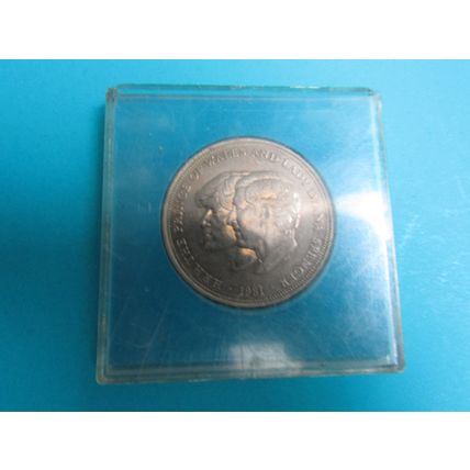 GB 1981 Royal Wedding Charles & Diana Commerotive Crown Barclays Bank Cased