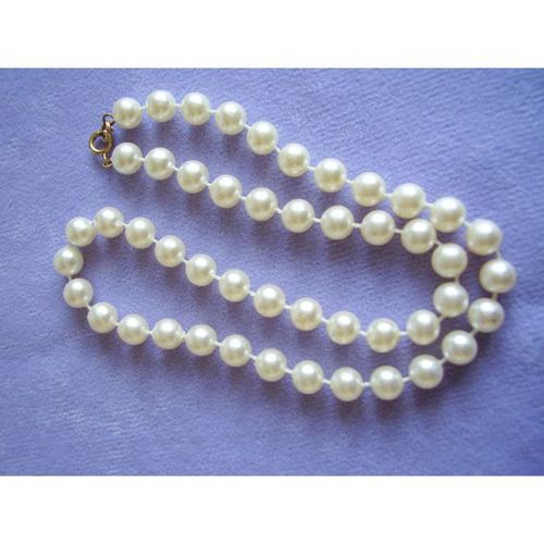 Vintage Faux Pearl Necklace Retro Lightweight off-white