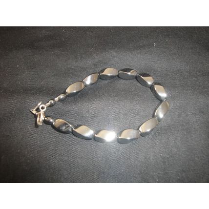 Beautiful 7.5" Hematite twist bead bracelet centred balancing grounding 19cm