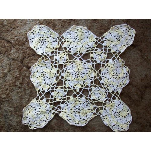 LEMON & WHITE HAND CROCHET VINTAGE TABLE MAT 1960s **GC**